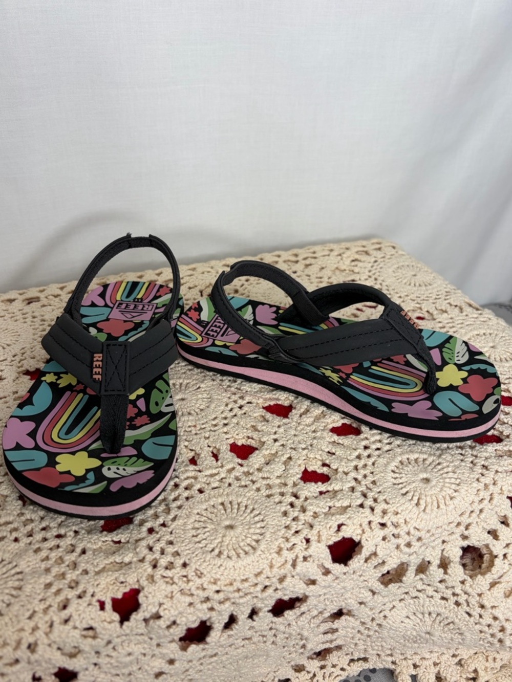 Reef Little Ahi Girls sandals size 11